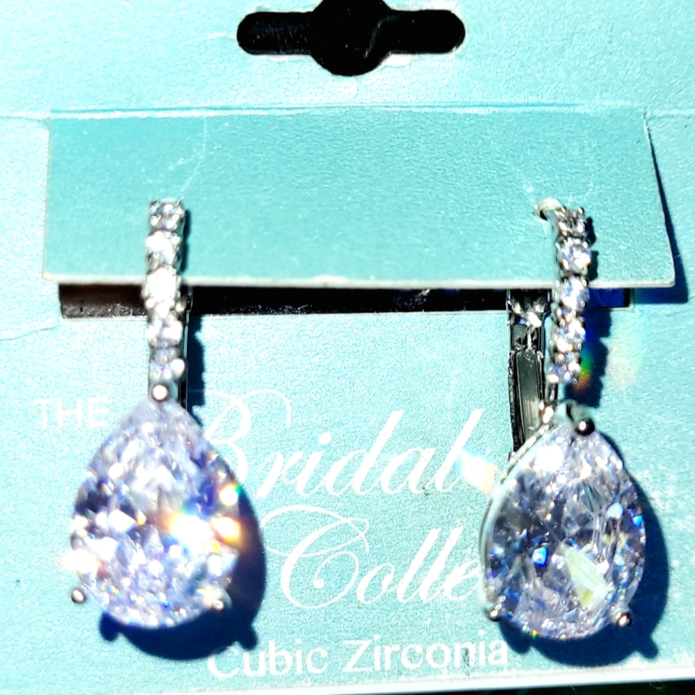 NWT-💙💠-Monet-The Bridal Collection Cubic Zirconia Black tie Event Earrings